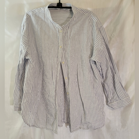 Uniqlo Tops - UNIQLO Button down shirt
